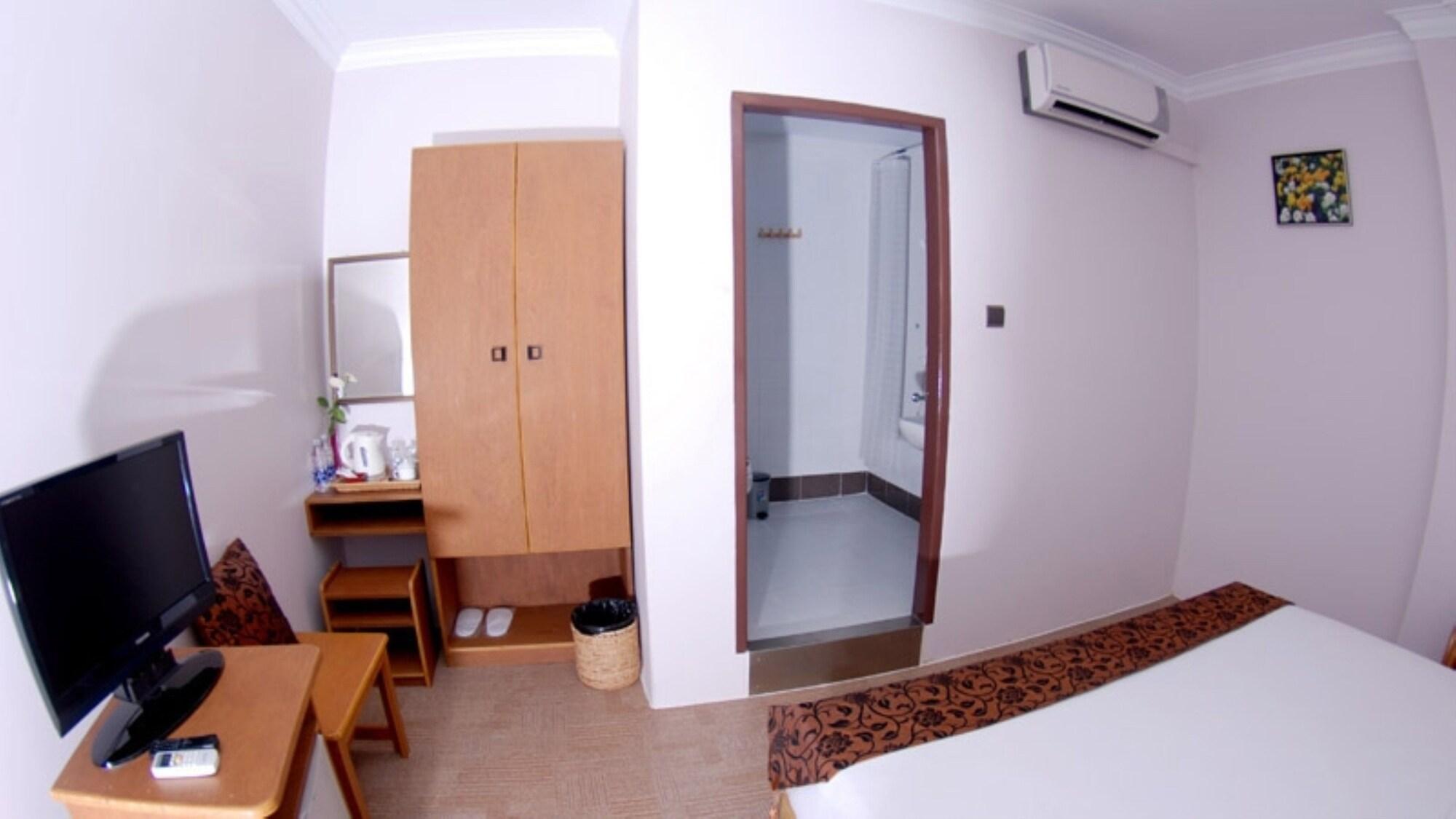 Holiday Hotel Yangon Exterior photo