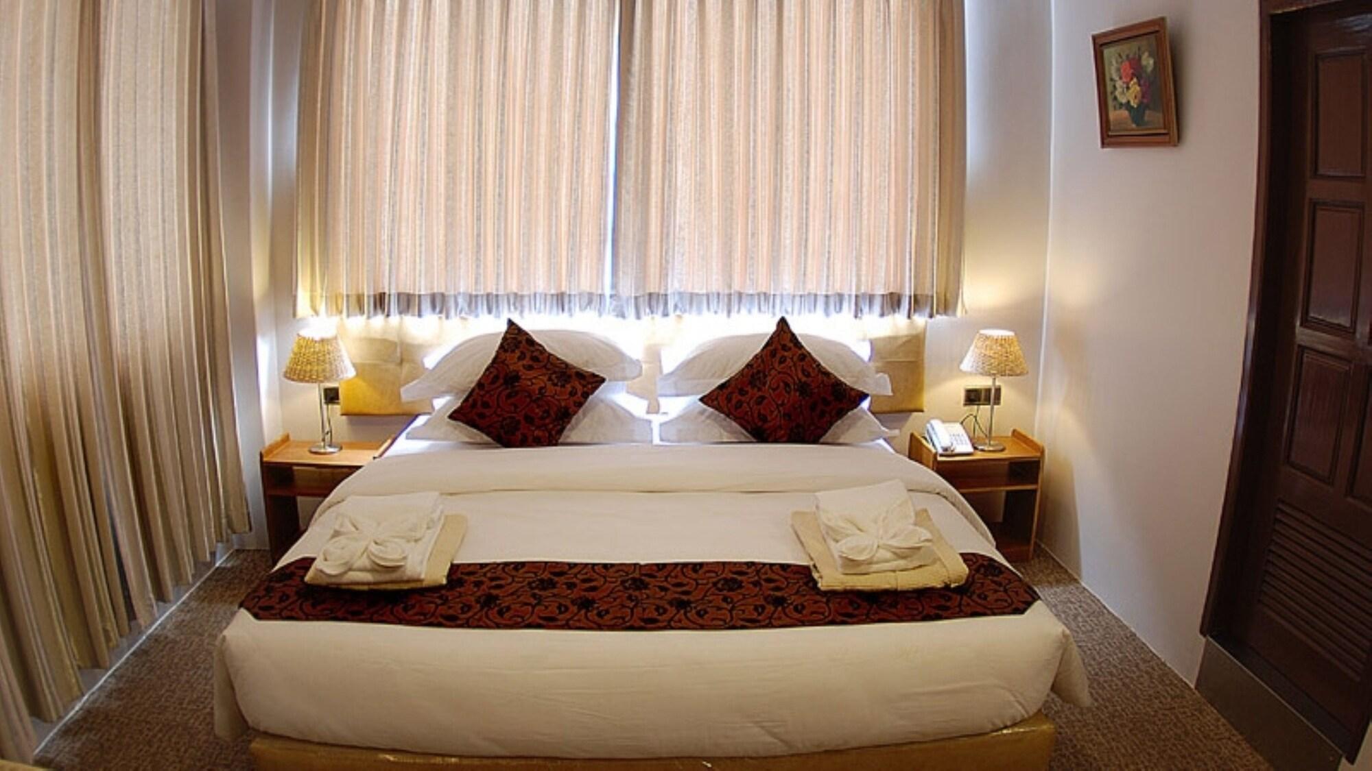 Holiday Hotel Yangon Exterior photo
