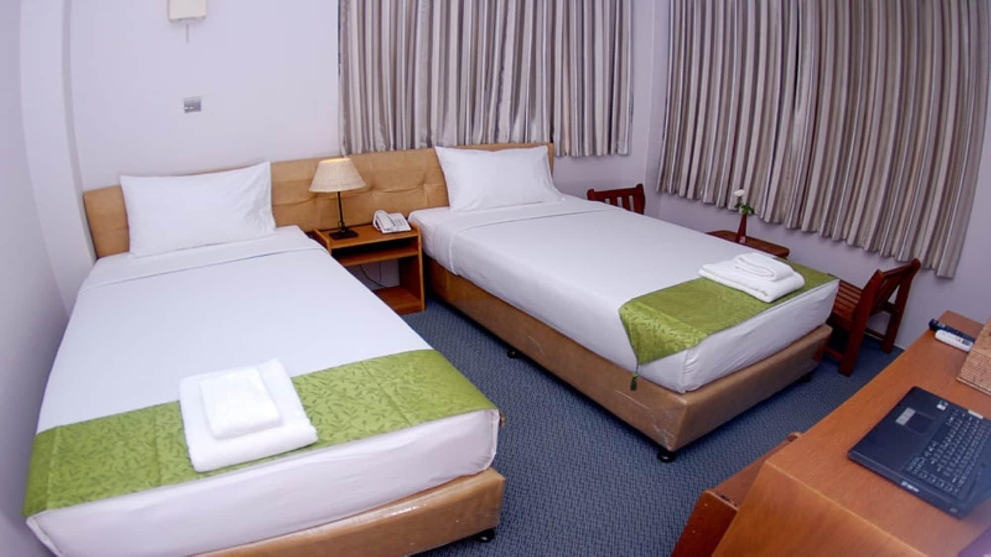 Holiday Hotel Yangon Exterior photo
